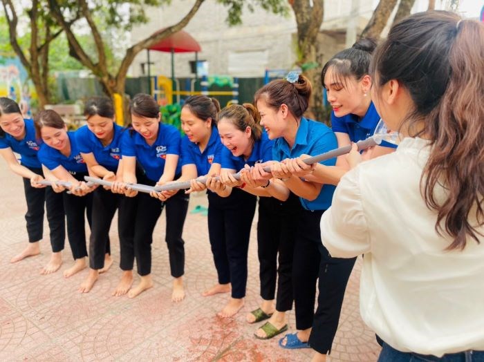 Sở Giáo dục và Đào tạo Vĩnh Phúc với những cán bộ giáo viên nhiệt tình và sáng tạo, chú trọng đến việc nâng cao chất lượng giáo dục đào tạo. Hãy cùng xem hình ảnh về cơ sở hạ tầng, trang thiết bị, sản phẩm giáo dục và các hoạt động nầy để cảm nhận cuộc sống học tập tại Vĩnh Phúc.